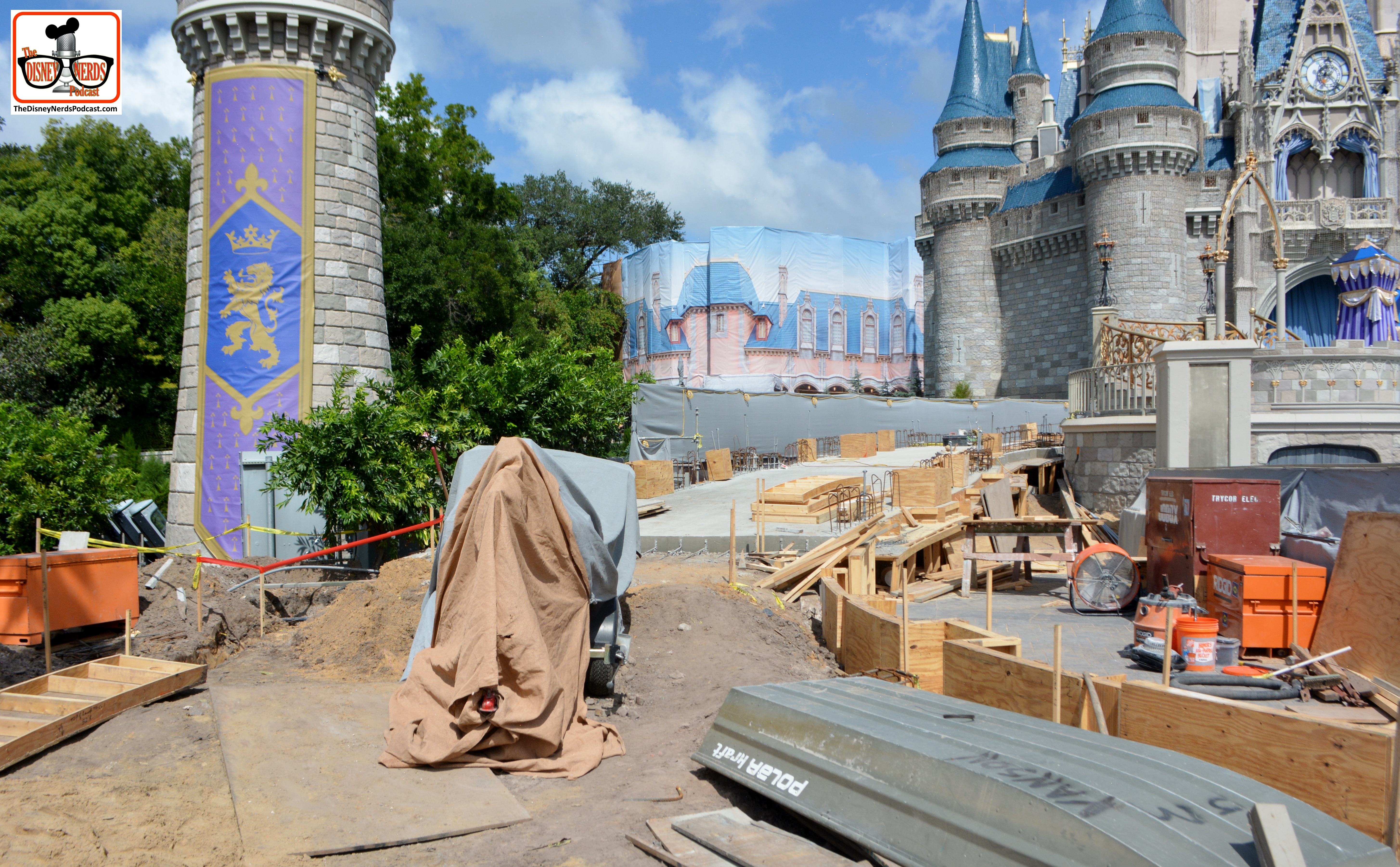 Hub Construction in front of the castle...