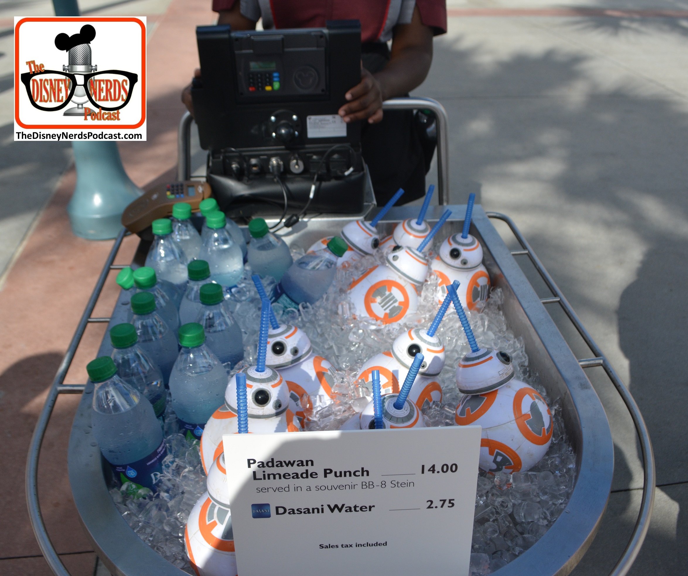 2015-12 - Hollywood Studios - Star Wars Food Offerings outside Launch Bay