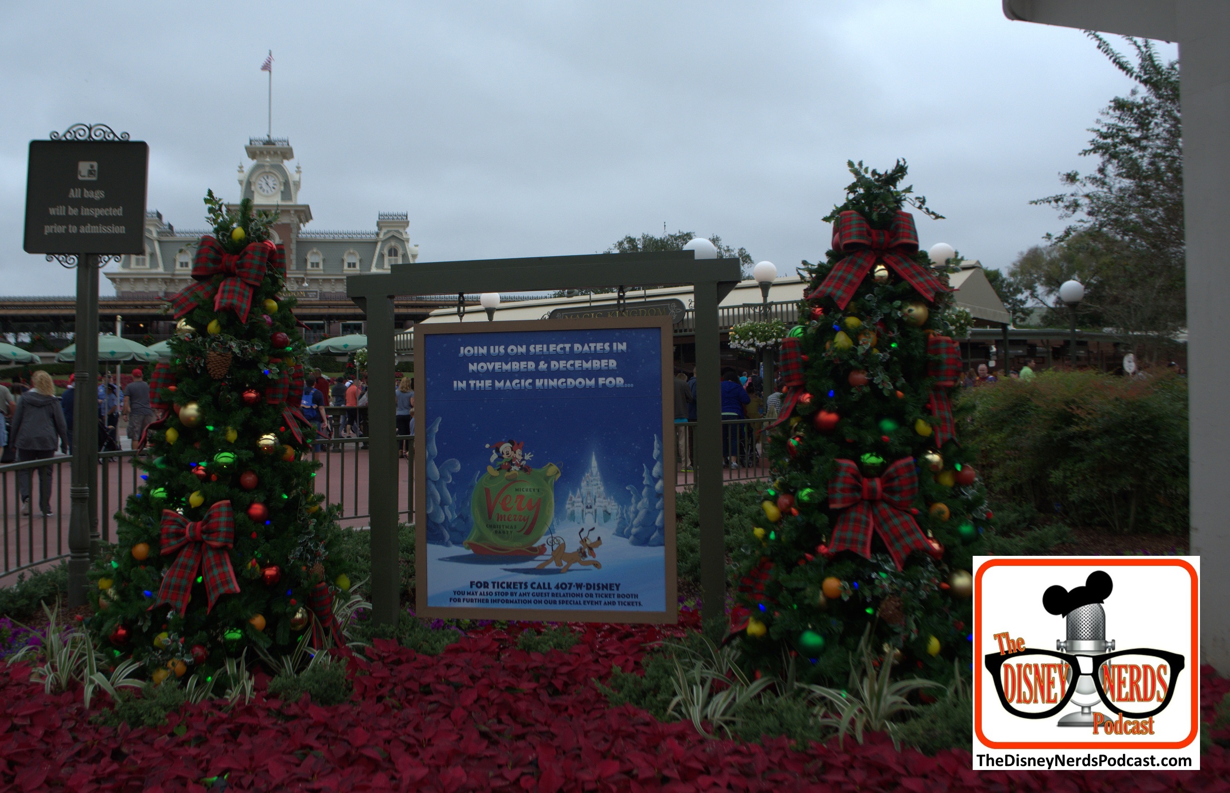 2015-12 - Magic Kingdom - Mickey's Very Merry Christmas Party in full swing