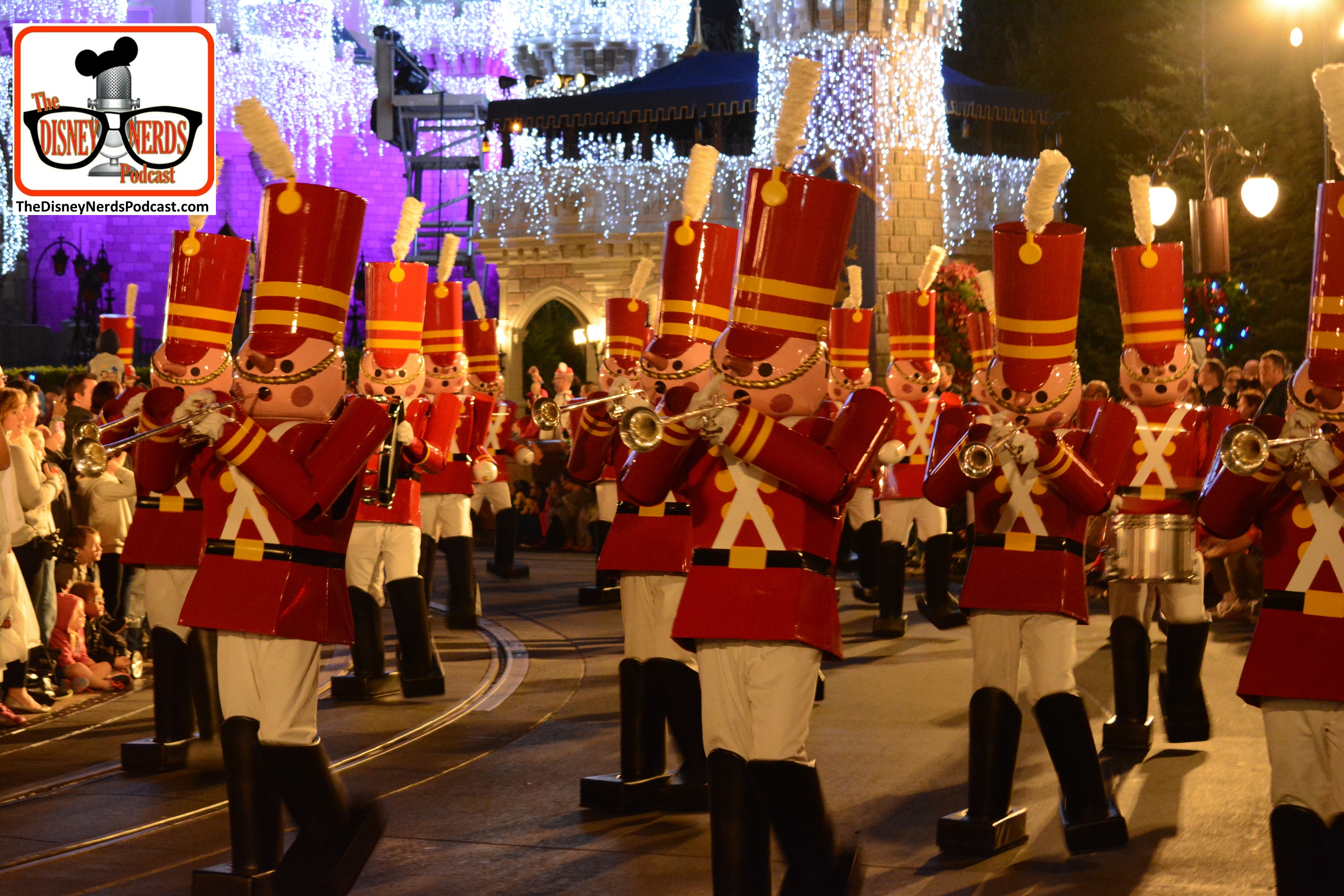 2015-12 - Magic Kingdom - MVMCP - Once Upon a Christmas Parade