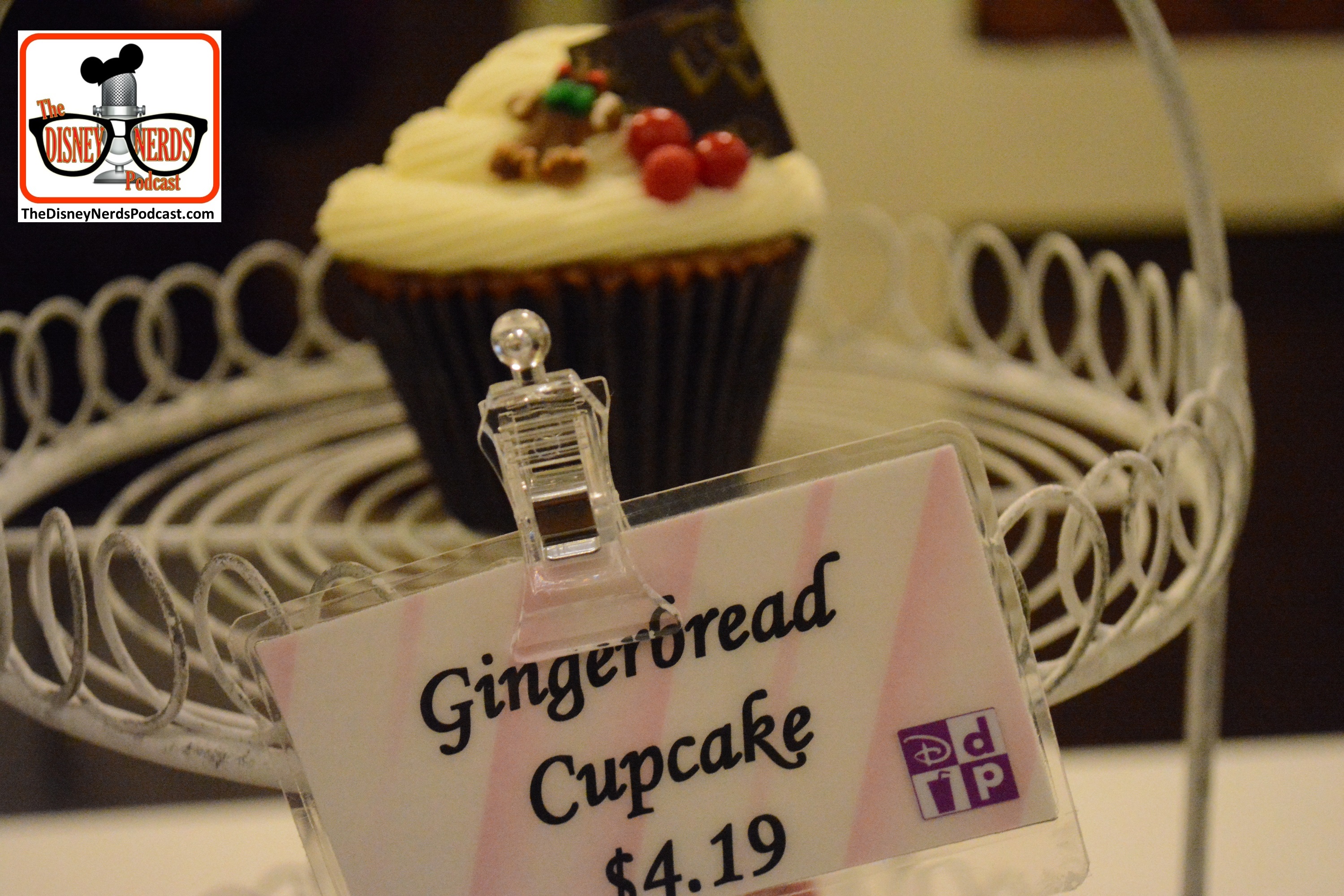 2015-12 - Boardwalk Resort - The Ginger Bread Shop - Gingerbread Cupcake