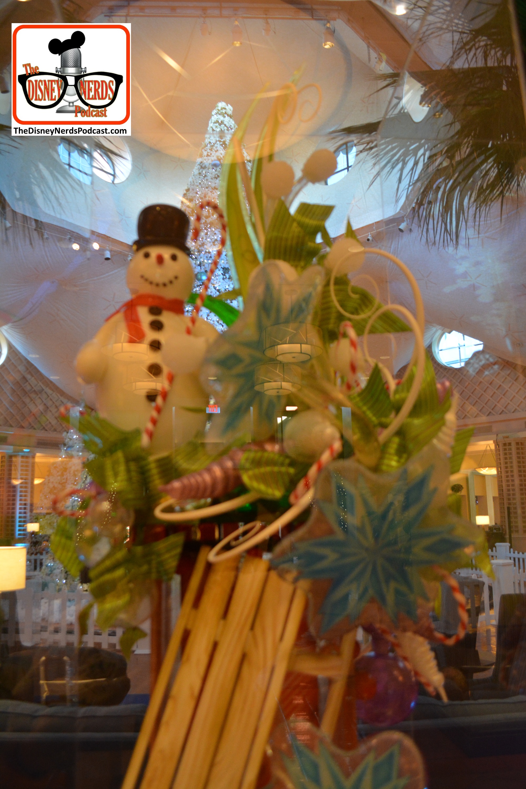 2015-12 - WDW Dolphin Resort - Sugar Sculpture in the lobby - That's 100% Sugar