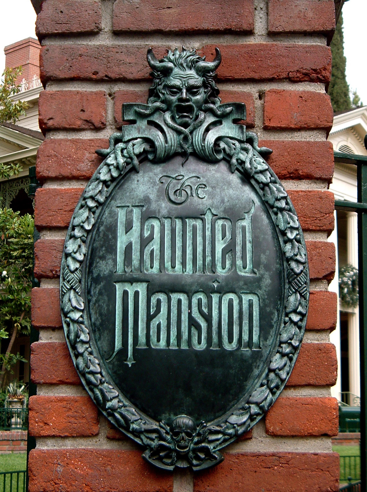 Disney Nerds Haunted_Mansion emblem
