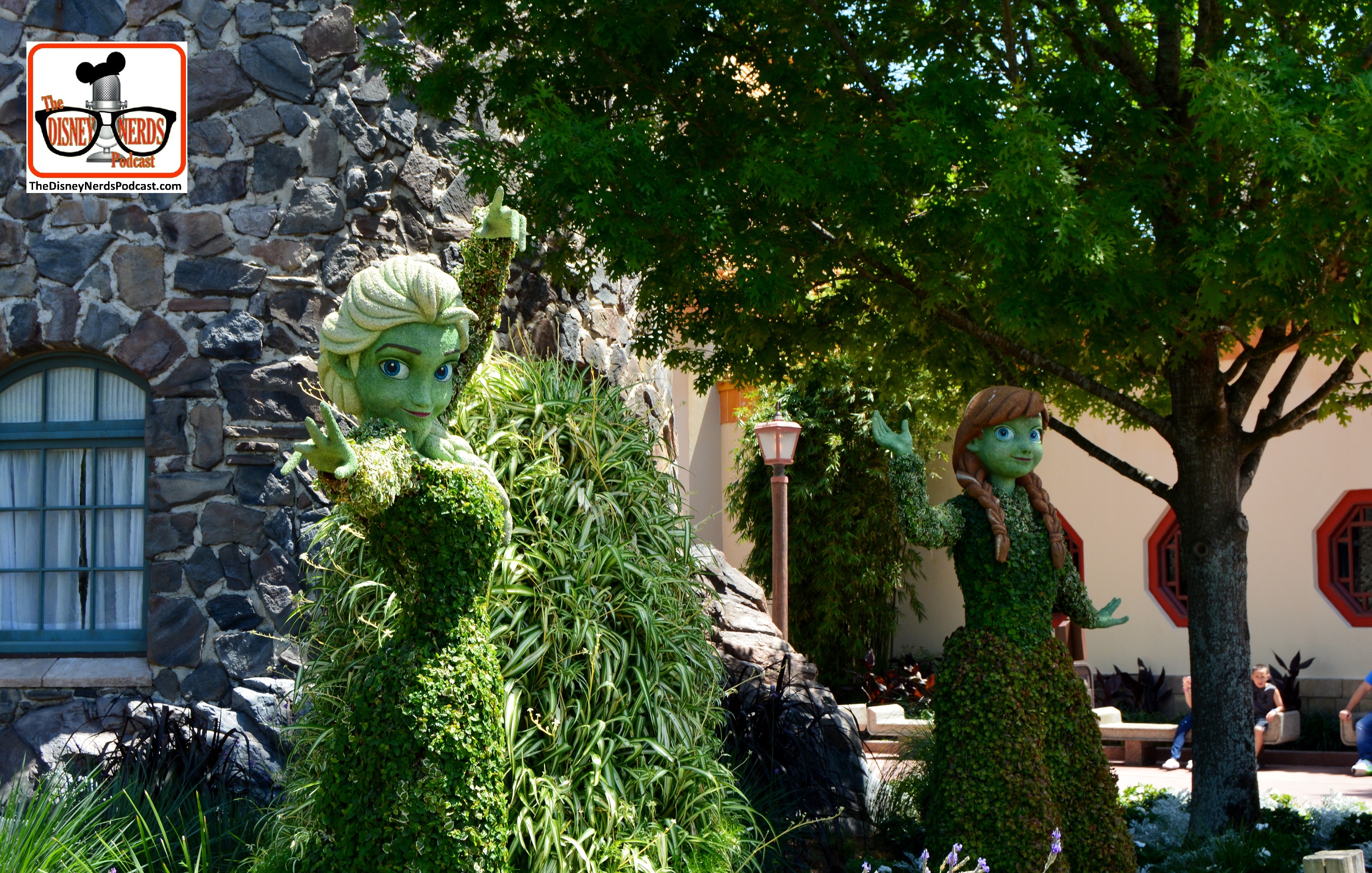 DNP April 2016 Photo Report: Epcot Flower and Garden Festival. Anna and Elso in Norway this year