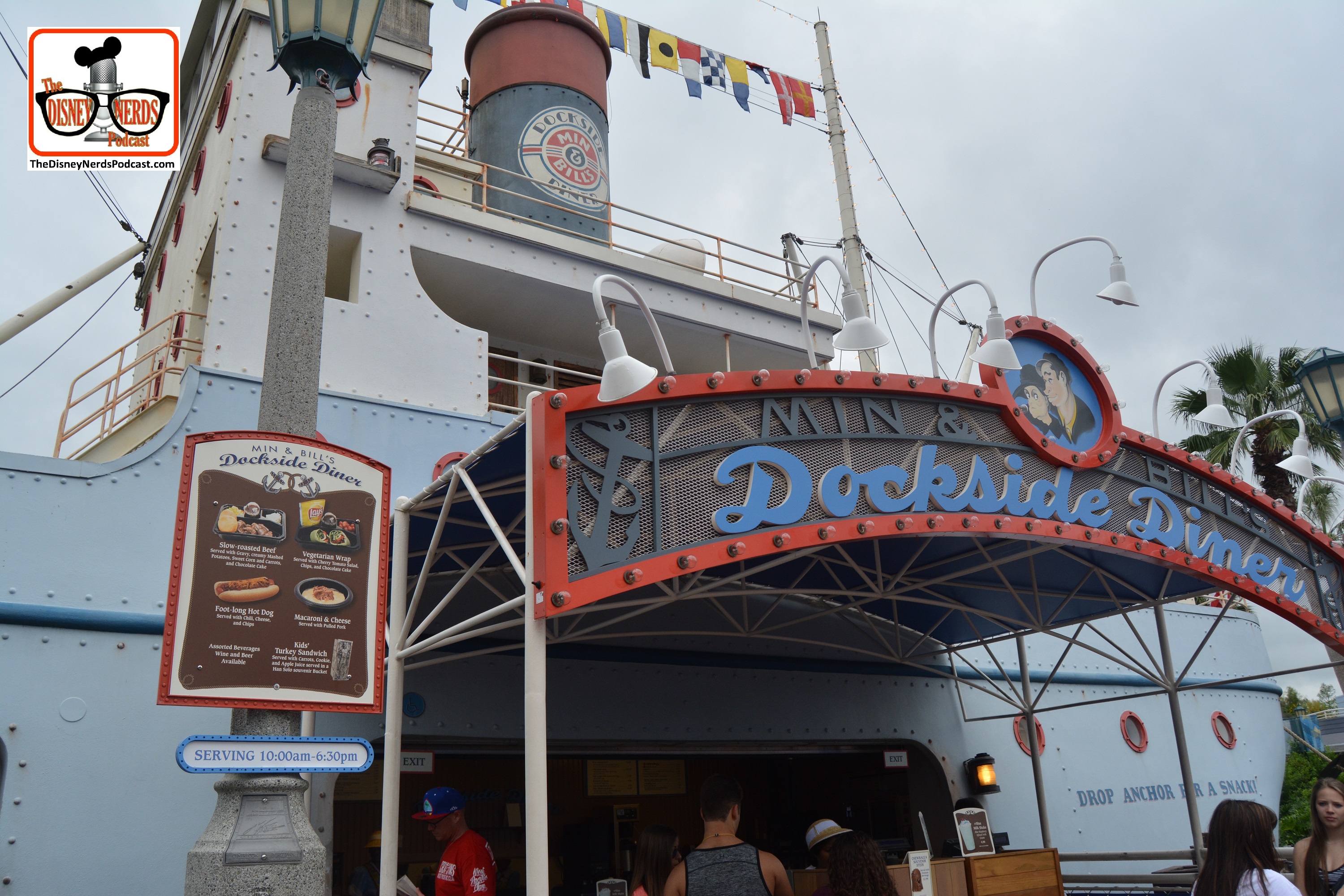 DNP April 2016 Photo Report: Hollywood Studios: Dockside Diner added some new menu options - Mac and Cheese with Pulled Pork - and of course a Kids meal in a Han Solo frozen bucket.