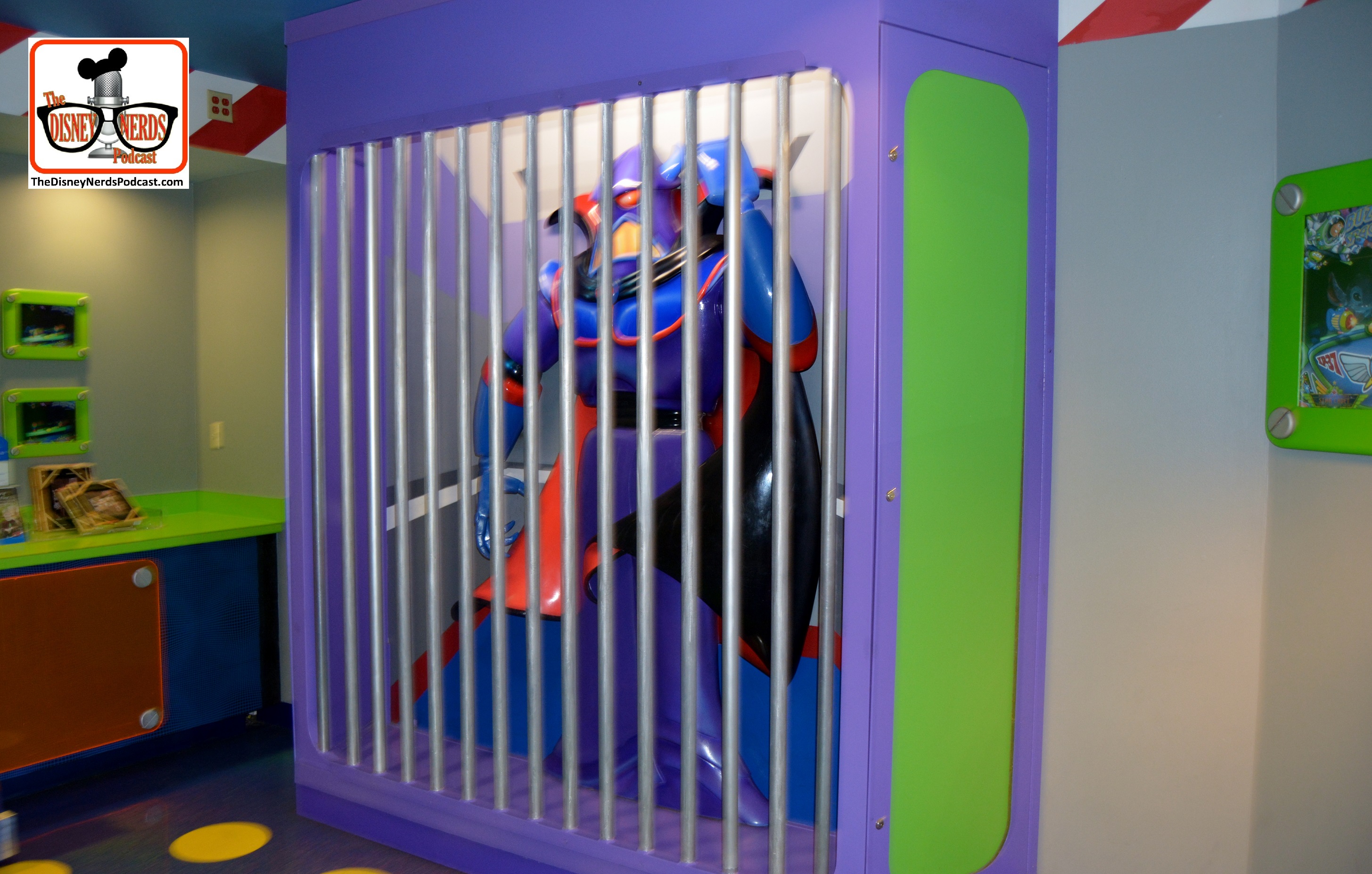 DNP April 2016 Photo Report: Magic Kingdom: Back at Buzz - The Zurg at the exit has more bars - the photo prop of going into the jail with zurg is gone...