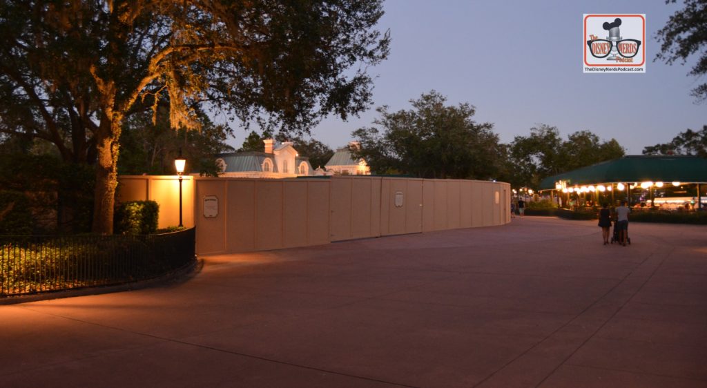 Mickey Sky Way Construction walls approaching the International Gateway - Lots of room on the other side of that wall...