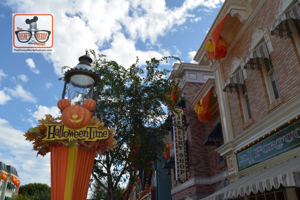 Halloweentime on Main Street USA - Disneyland