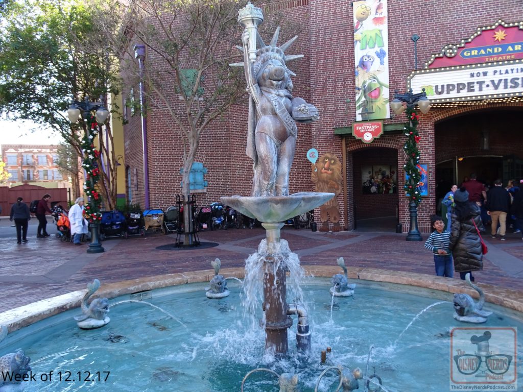 Can you believe it…a studios favorite is back! The Miss Piggy fountain is now running after a dry spell to facilitate the construction of Battu. Enjoy this old classic on your next visit.