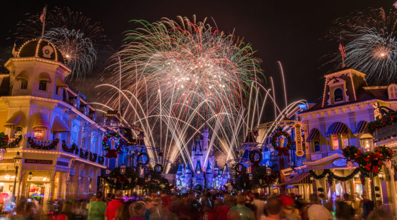 Holiday Wisher from Main Street USA - Photo Disney