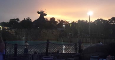Disney's Typhoon Lagoon H20 Glow Party Disney Nerds #disneywaterparks