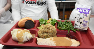Disney chefs prepare traditional Thanksgiving meal at Coalition for the Homeless of Central Florida
