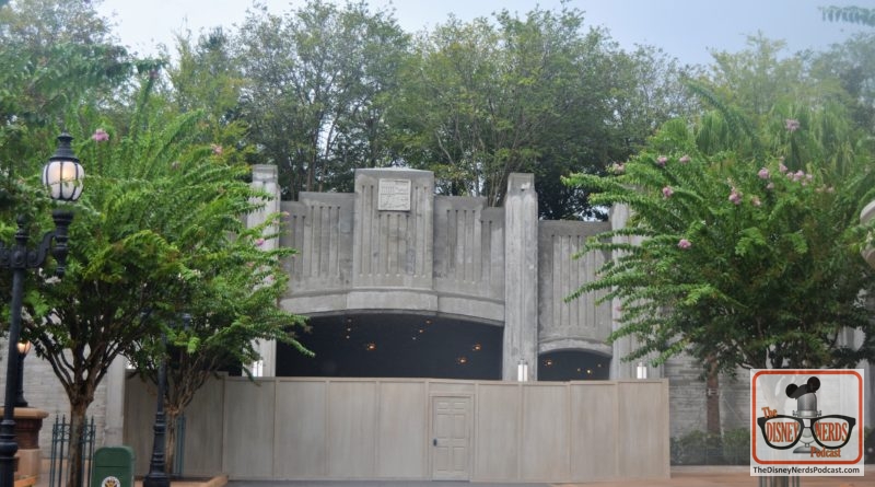 The Disney Nerds Podcast Construction Photo Report - Maybe one of the last pictures of the entrance to galaxy's edge with a wall - The wall was gone the next day