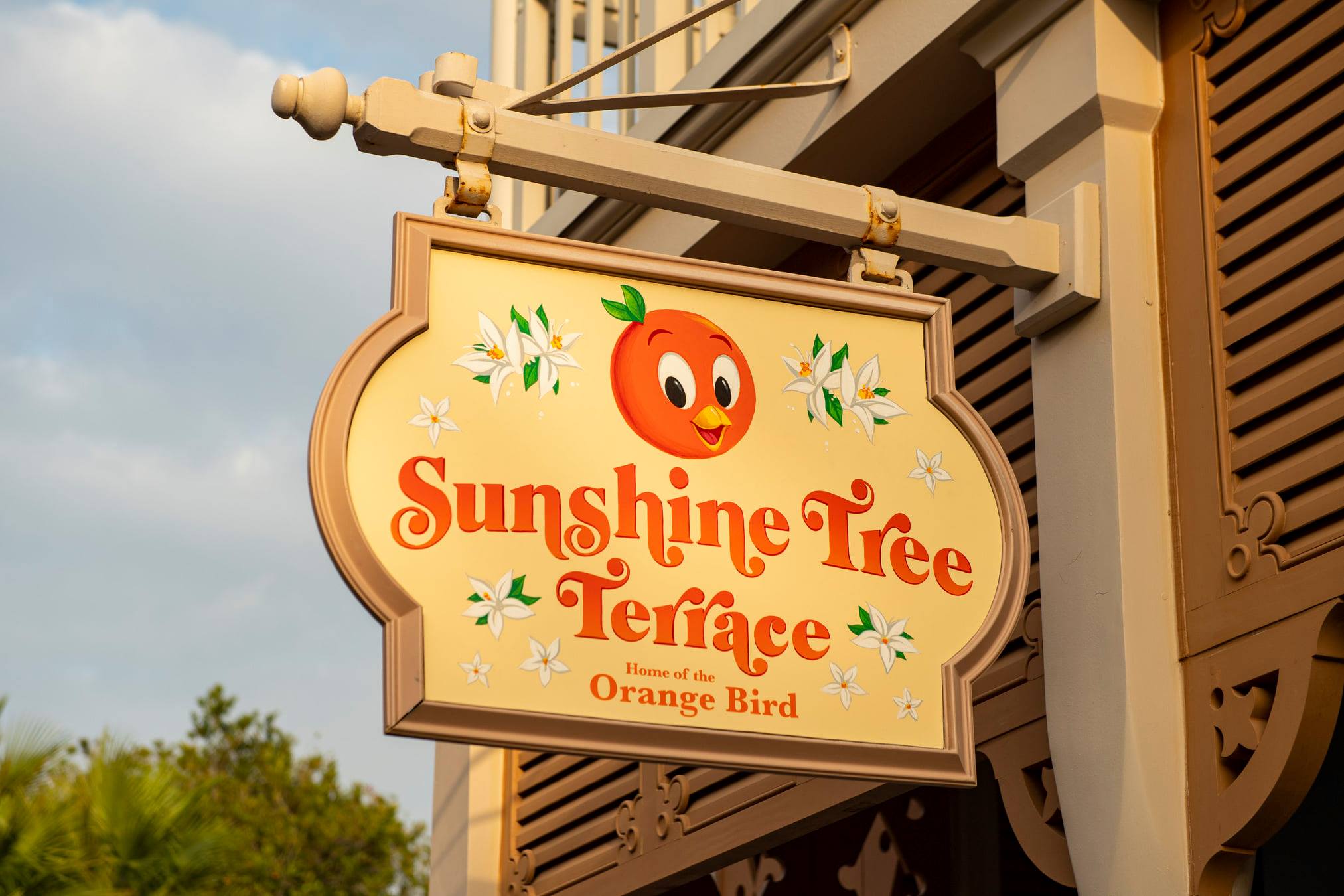 New Mural Alert! Orange Bird has a mural at Magic Kingdom! — The Disney ...